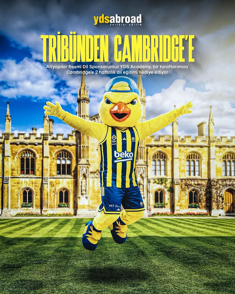 Tribünden Cambridge'e: Fenerbahçe maskotu Cambridge'de tarihi bir kolejin bahçesinde zıplıyor. Bir taraftara Cambridge'de 2 haftalık dil eğitimi.
