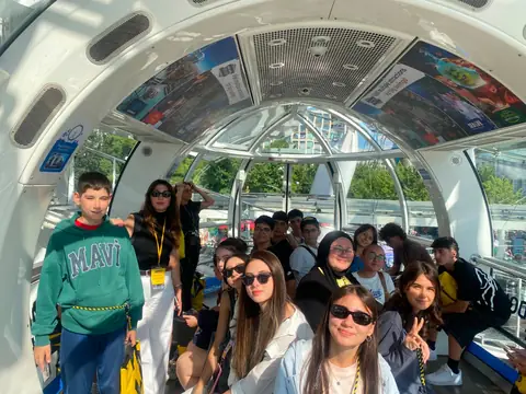 London Eye kapsülünde toplu özçekim